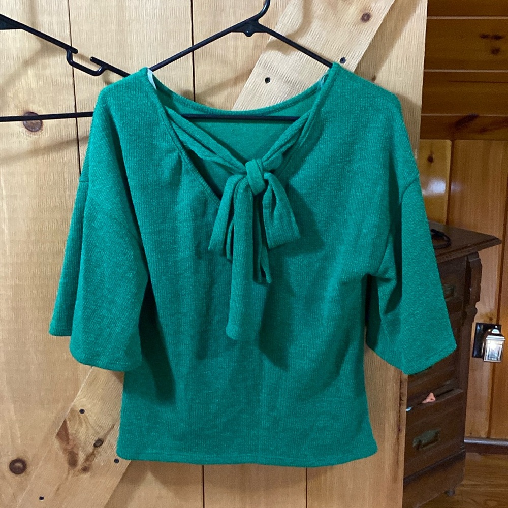 Pretty green top size small